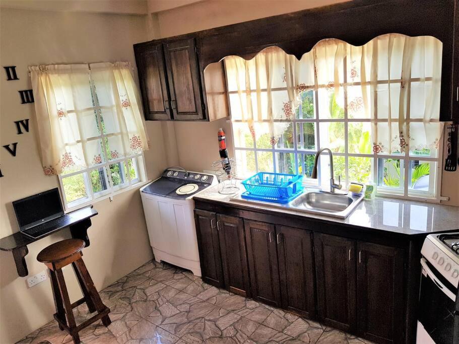 St. George'S Holiday Studio Vacation Of A Lifetime Fontenoy Esterno foto